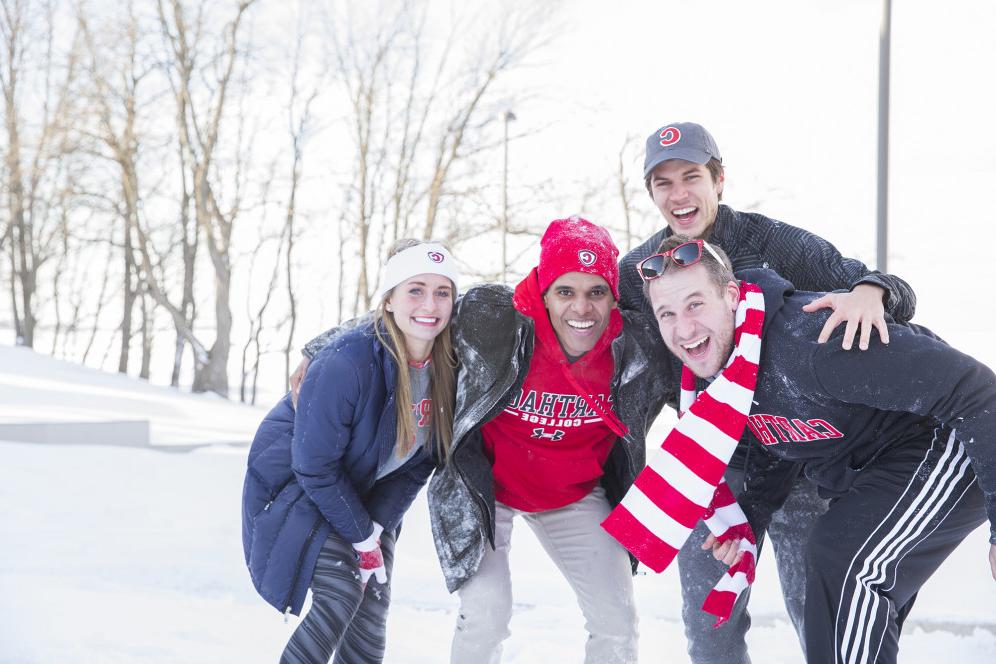 Wisconsin winters bring skiing, 滑冰, sledding, 和 snowmen.